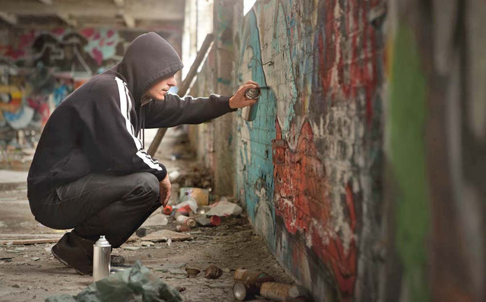 Detail Graffiti Artist Gets Cuaght Nomer 13