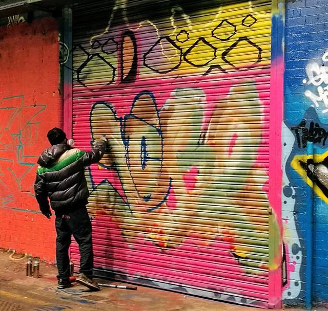 Detail Graffiti Artist In Action Nomer 25