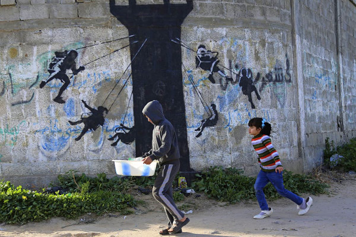 Detail Graffiti Balloon Israeli Wall Nomer 14