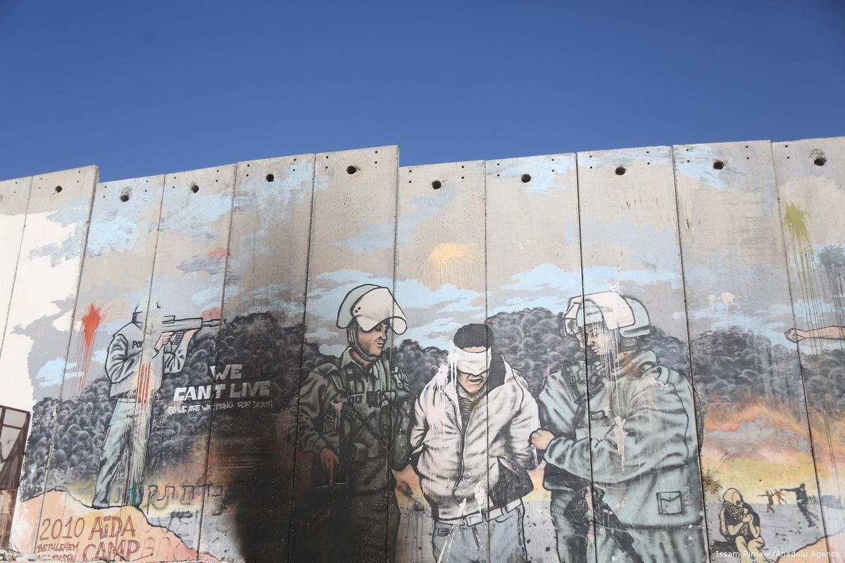 Detail Graffiti Balloon Israeli Wall Nomer 16