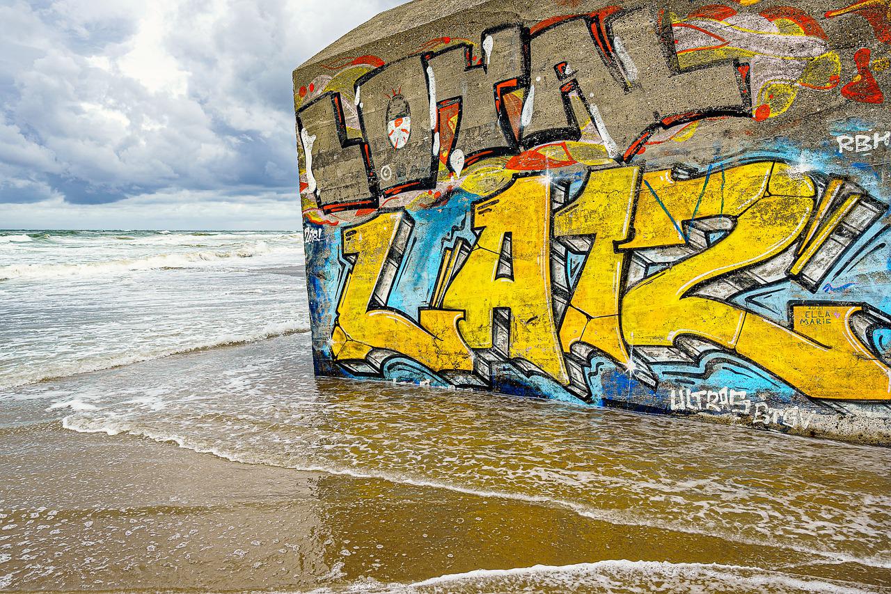 Detail Graffiti Beach Nomer 40