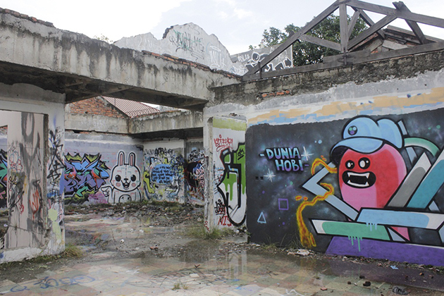 Detail Graffiti Bertuliskan Ragil Nomer 6