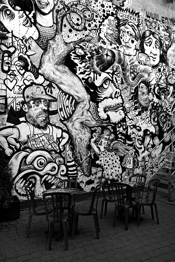 Detail Graffiti Black And White Nomer 29