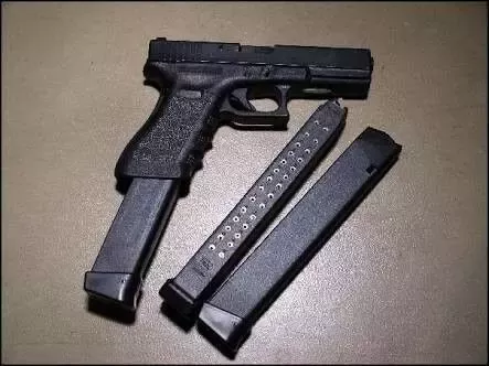 Detail Glock 18 Handgun Nomer 40