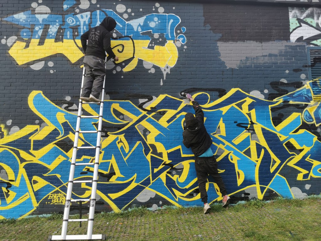 Detail Graffiti Blue Nomer 40