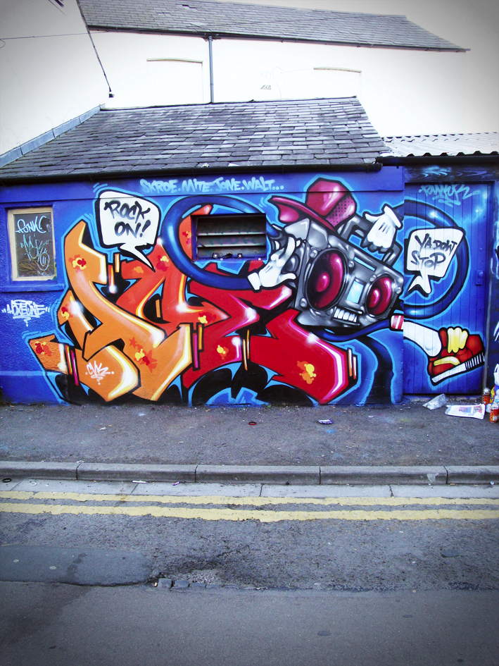 Graffiti Blue Pendidikan - KibrisPDR