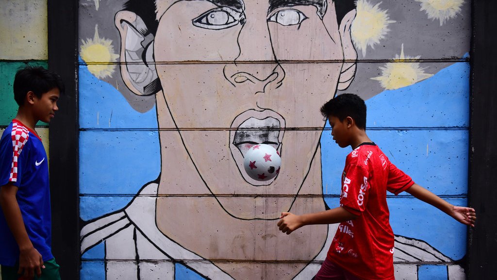 Detail Graffiti Bola Piala Dunia Nomer 14