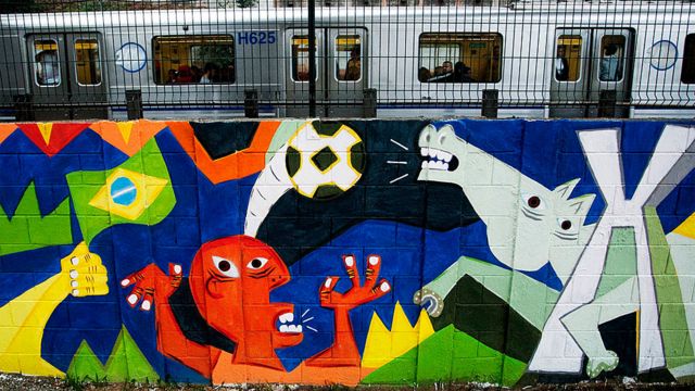 Detail Graffiti Bola Piala Dunia Nomer 28