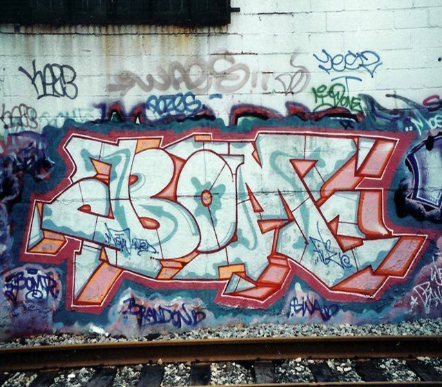 Detail Graffiti Bom Nomer 3