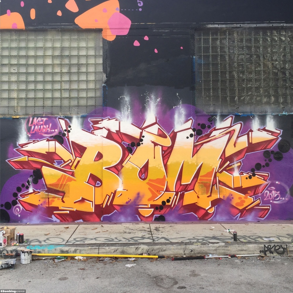 Detail Graffiti Bom Nomer 32