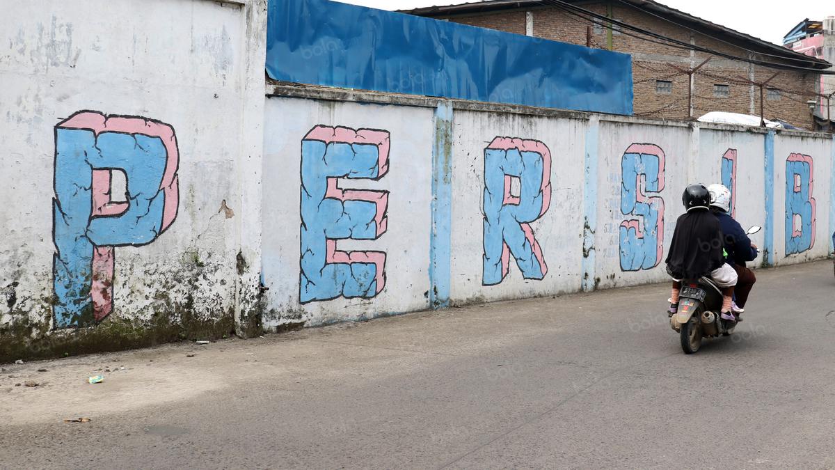 Detail Graffiti Bomber Persib Nomer 13