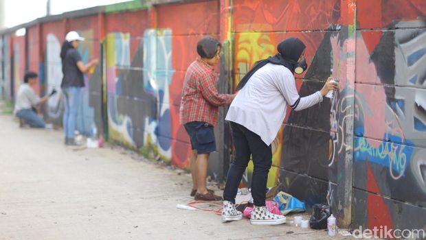 Detail Graffiti Bomber Persib Nomer 14