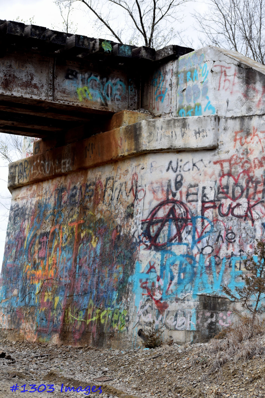 Detail Graffiti Bridge Nomer 54