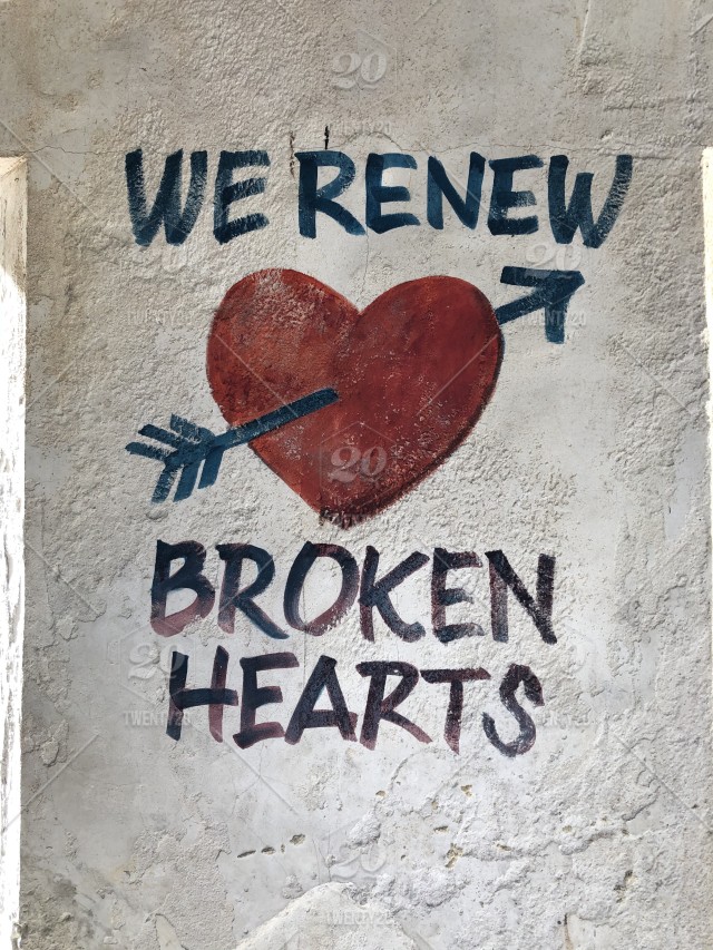 Detail Graffiti Broken Heart Nomer 20