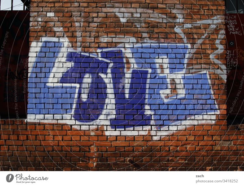 Detail Graffiti Broken Wall Nomer 28