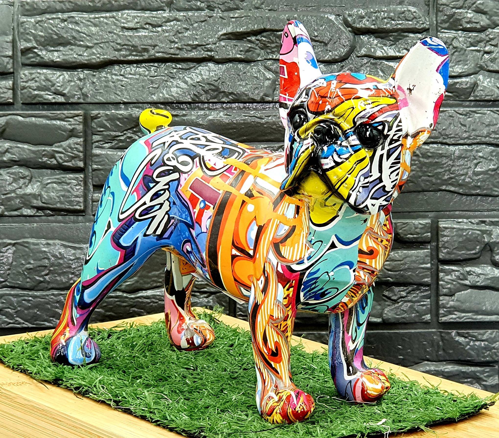 Detail Graffiti Bulldog Figurine Nomer 4