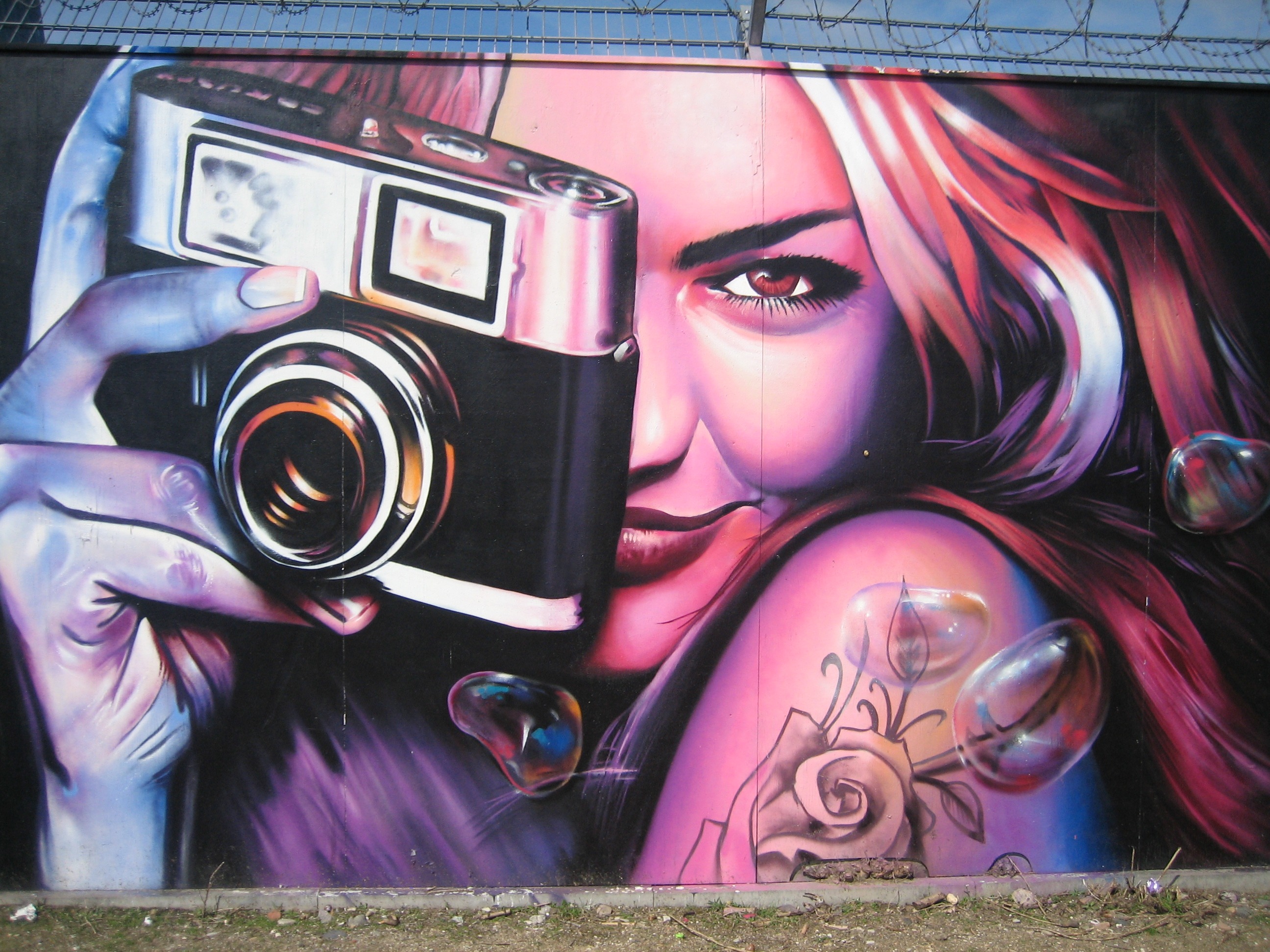 Detail Graffiti Camera Nomer 16