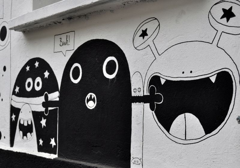 Detail Graffiti Character Monster Hitam Putih Nomer 19