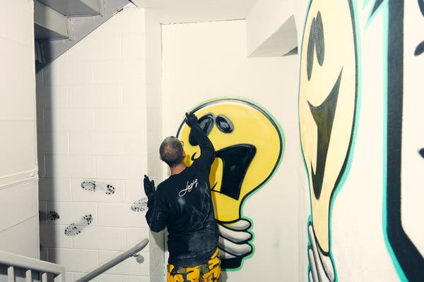 Detail Graffiti Characters One Piece Spray Can Nomer 39