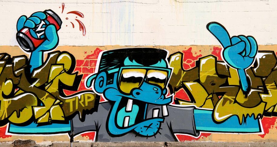 Detail Graffiti Characters Spray Painting Nomer 49
