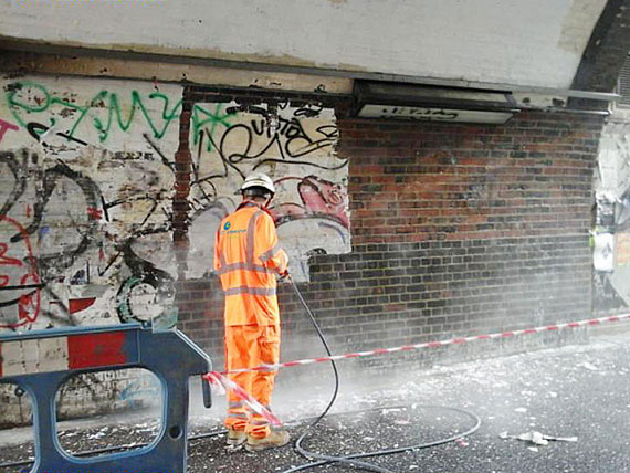 Detail Graffiti Cleaning London Nomer 13