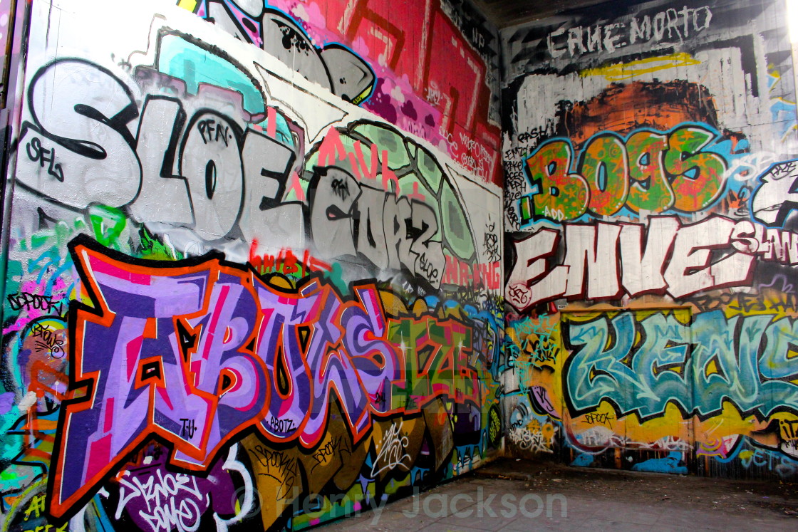 Detail Graffiti Corner Nomer 4