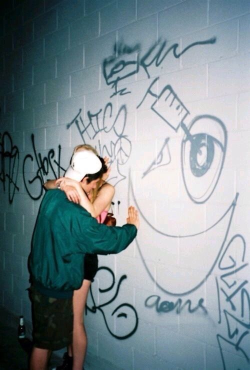 Graffiti Couple Tumblr - KibrisPDR