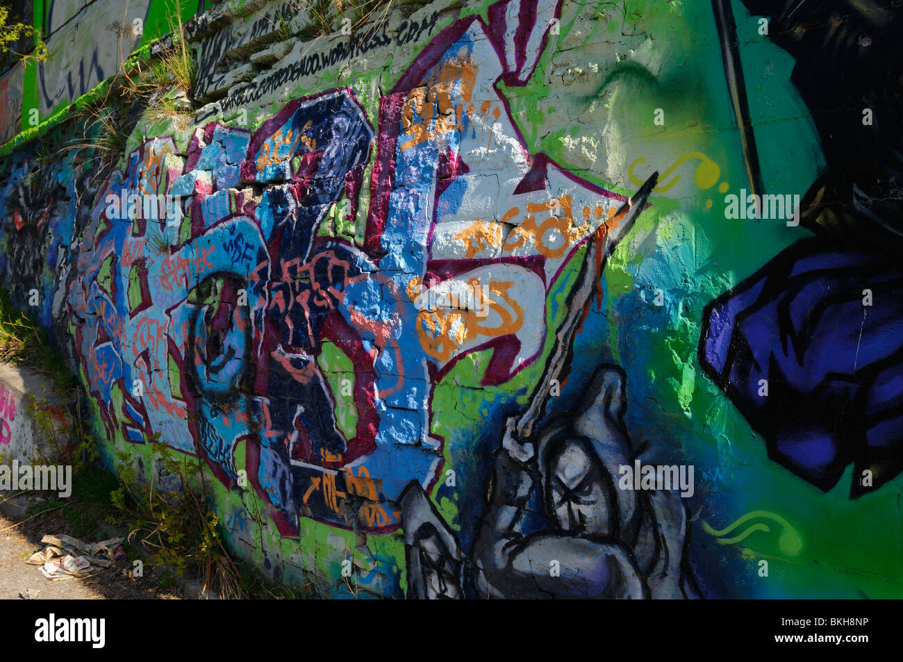 Detail Graffiti Cracked Wall Nomer 53