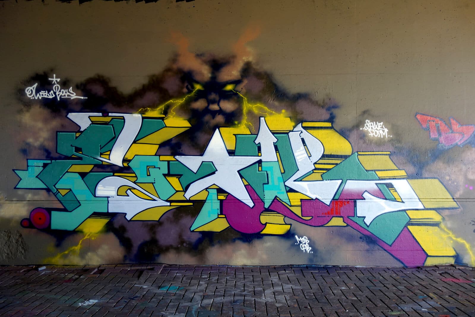 Detail Graffiti Creator Has Crashed Chrome Nomer 36