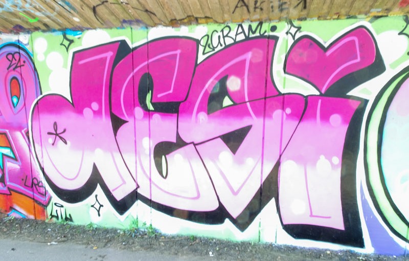 Detail Graffiti Desi Nomer 8