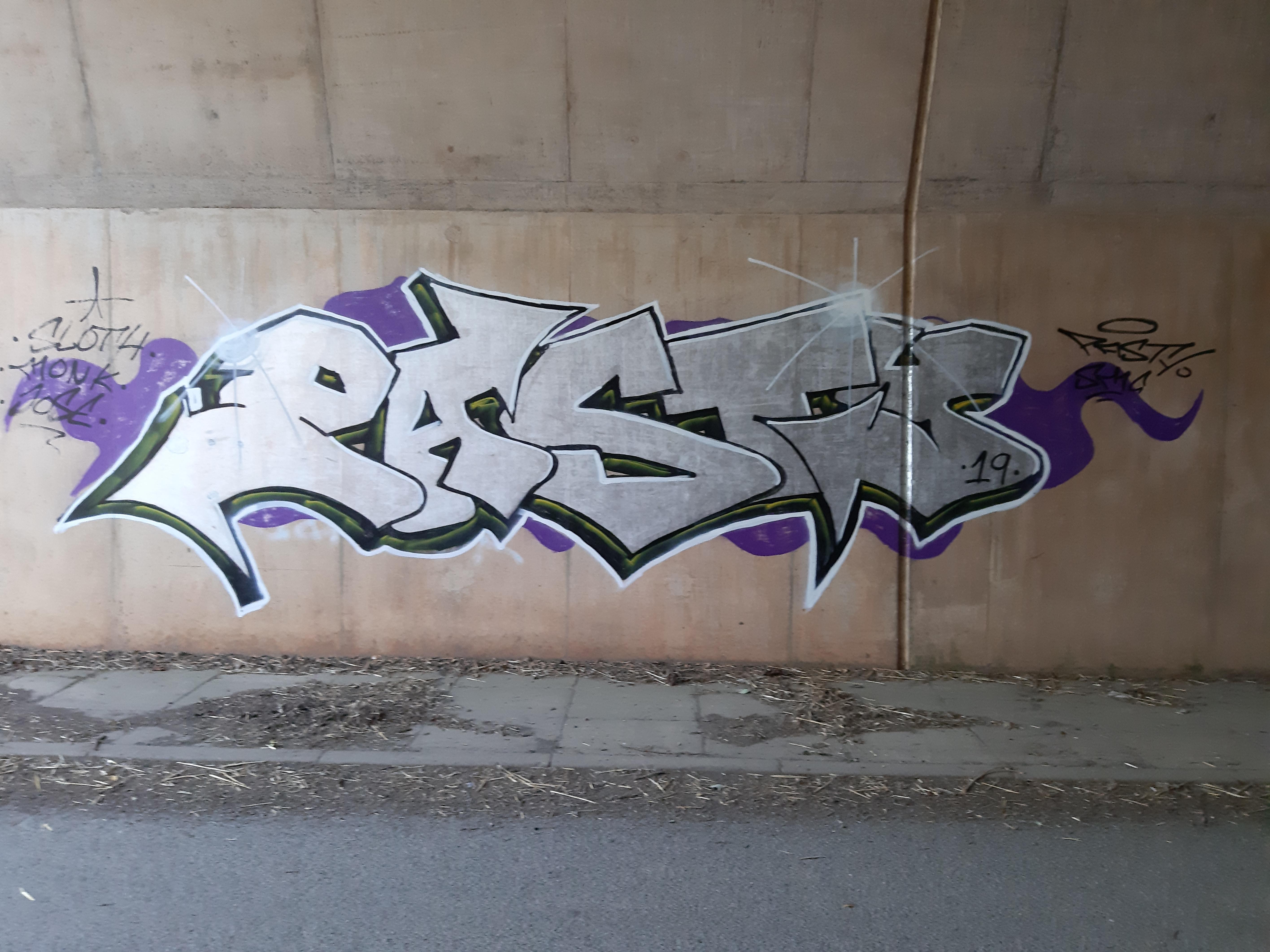 Detail Graffiti Devon Nomer 2