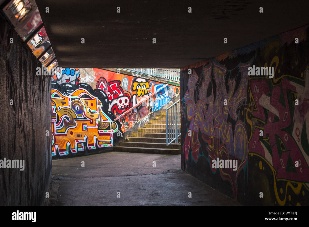 Detail Graffiti Devon Nomer 27
