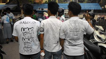 Detail Graffiti Di Baju Sekolah Nomer 2