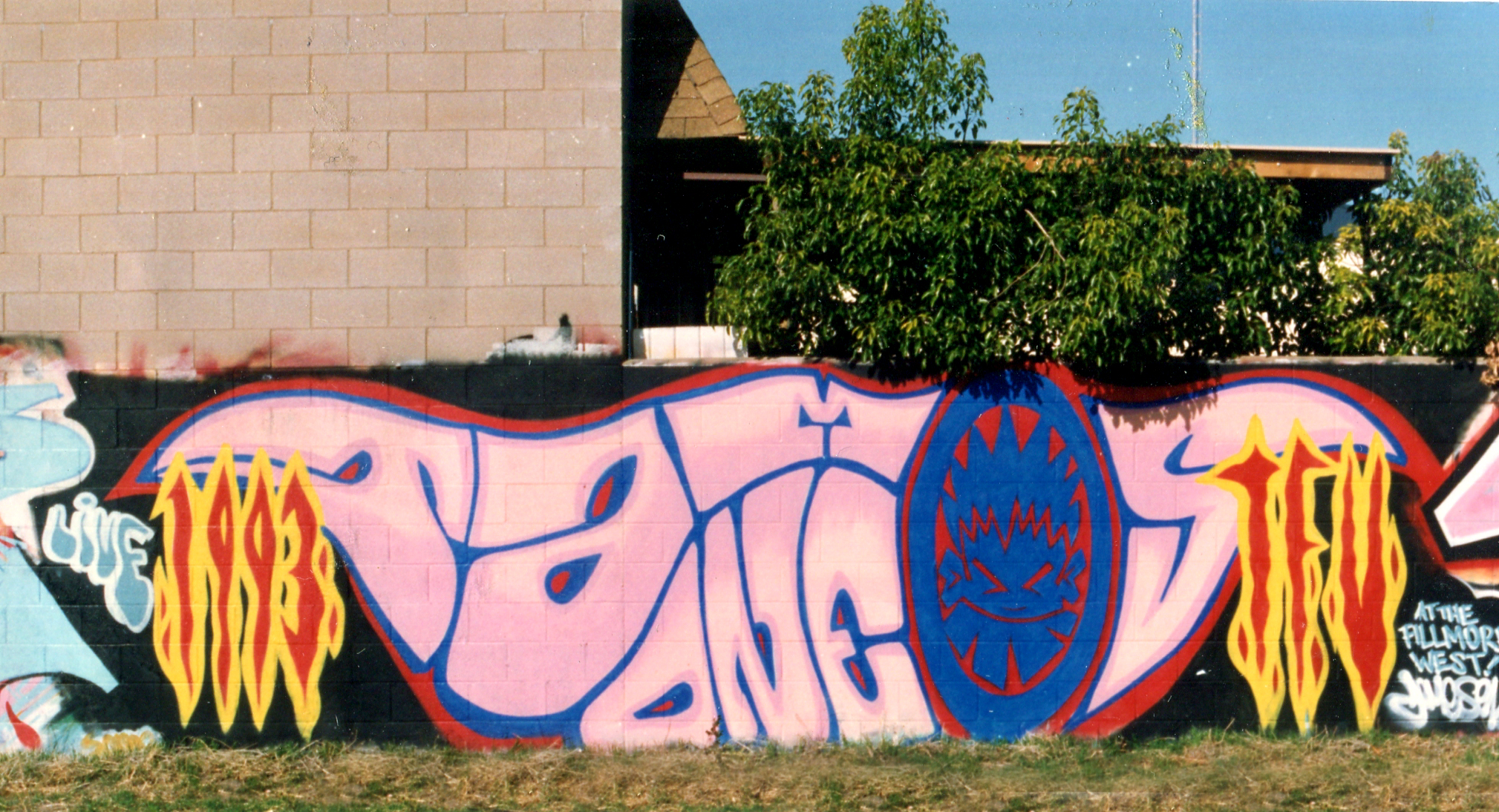 Detail Graffiti Dinar Love Nomer 18