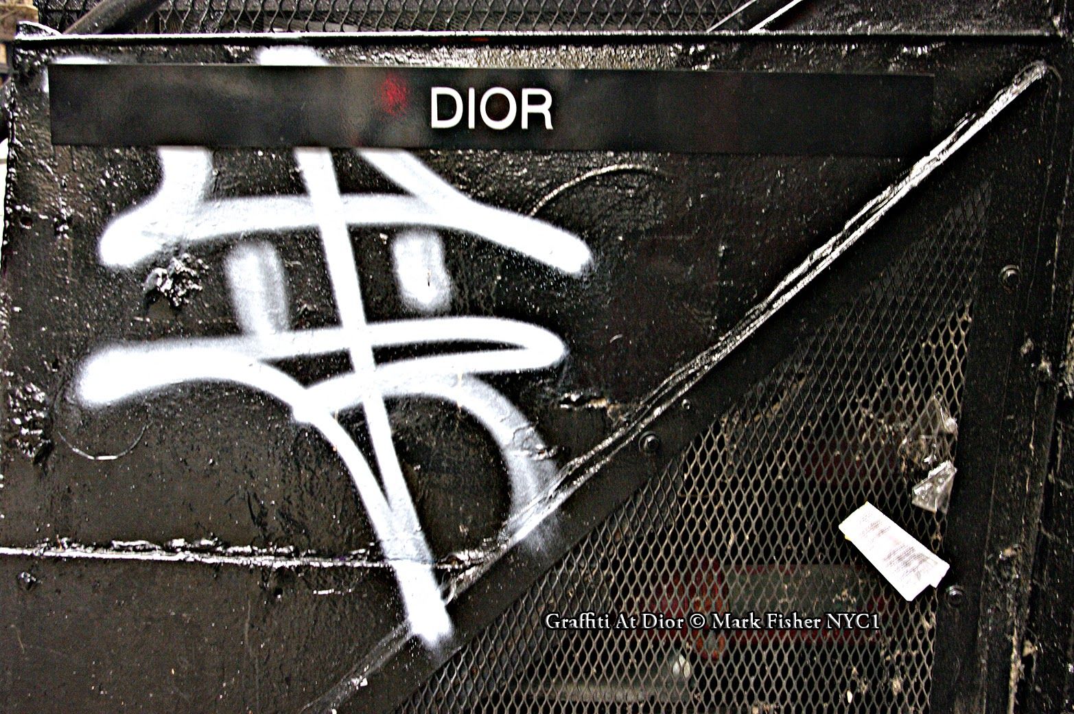 Detail Graffiti Dior Nomer 42