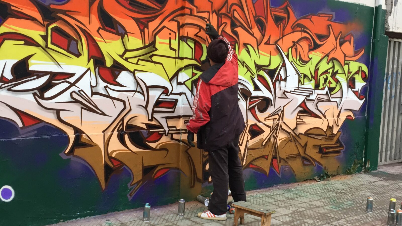 Detail Graffiti Does Nomer 27