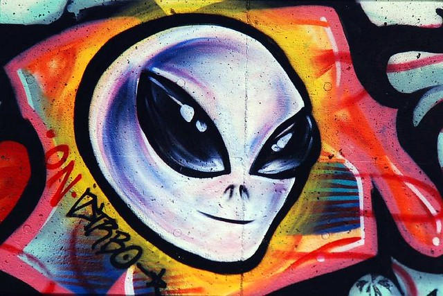 Detail Graffiti Draw Alien Nomer 19