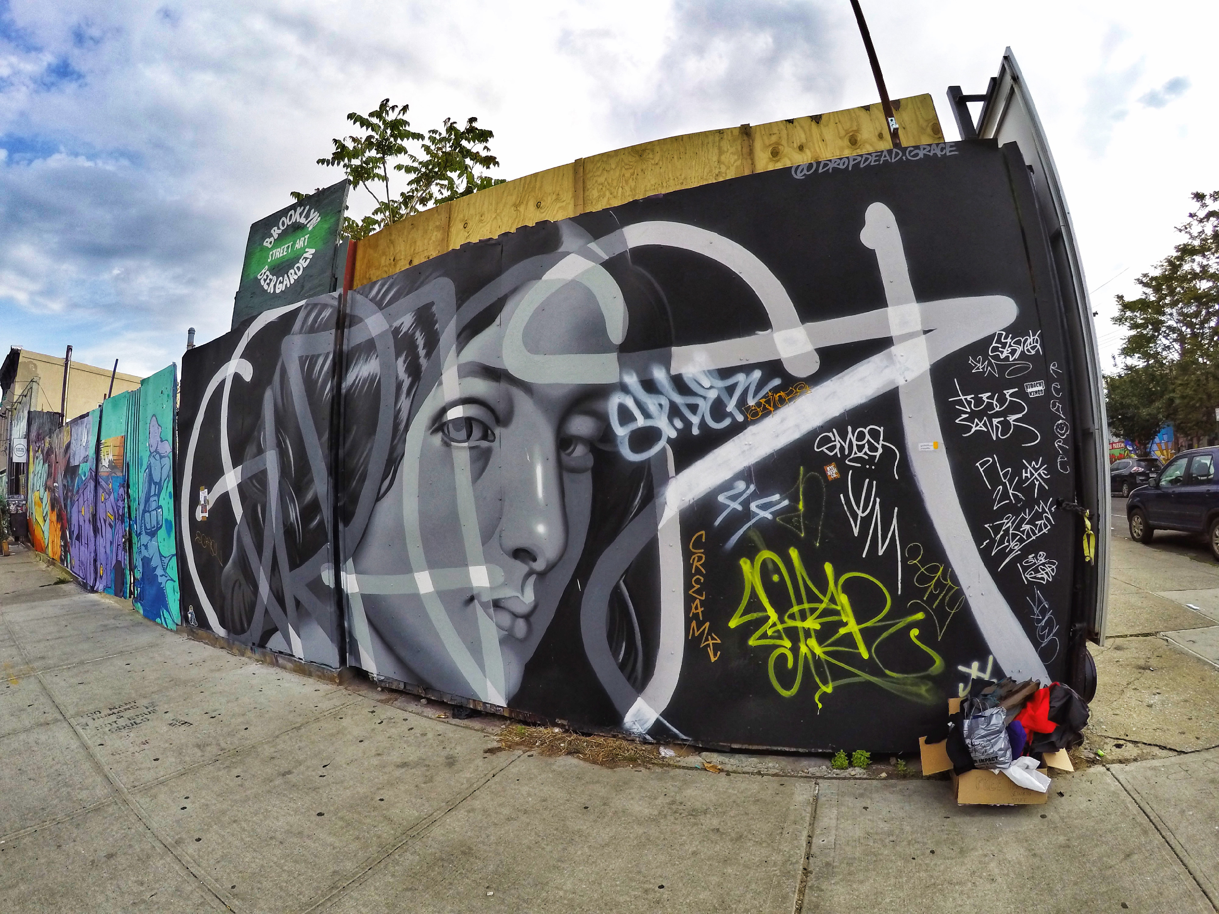 Detail Graffiti Drop Dead Nomer 33