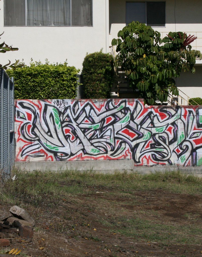 Detail Graffiti Drop Dead Nomer 34