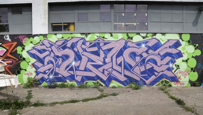 Detail Graffiti Drop Dead Nomer 39