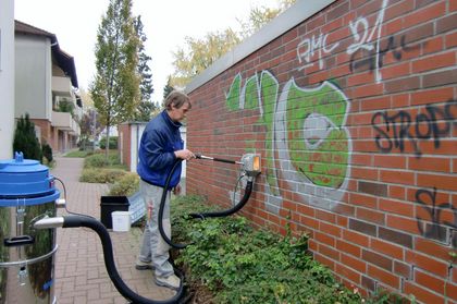 Graffiti Entfernen - KibrisPDR