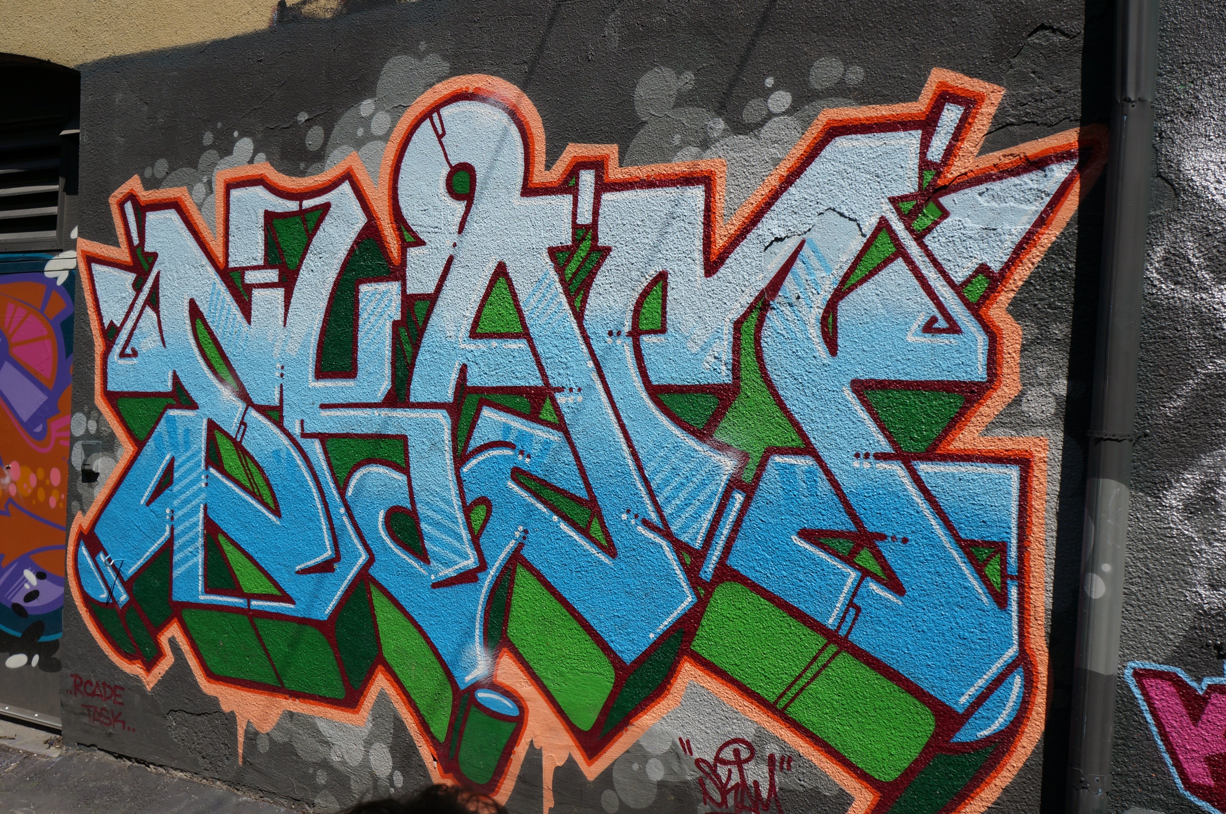 Detail Graffiti Essay Nomer 17