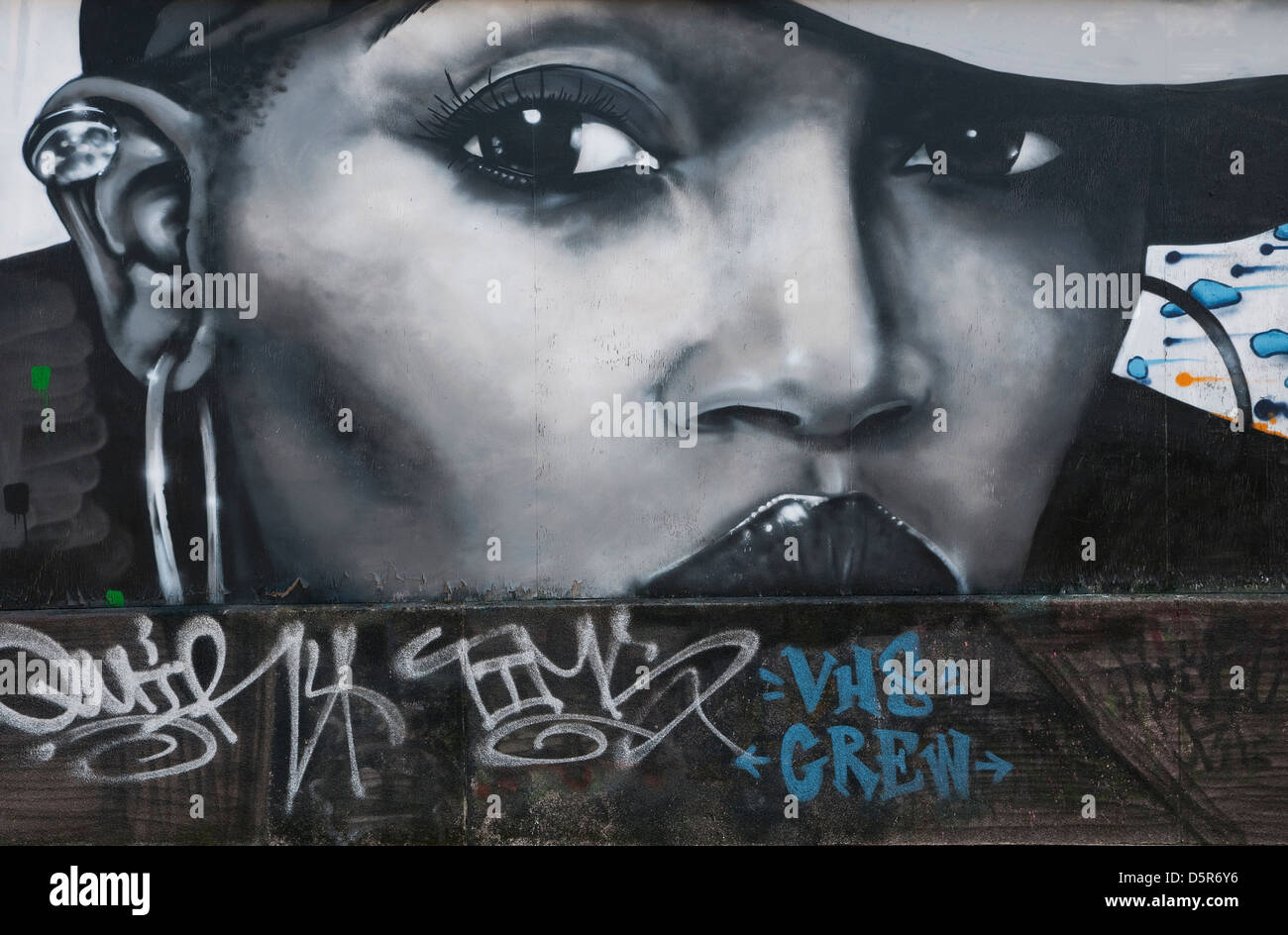 Detail Graffiti Face Nomer 36