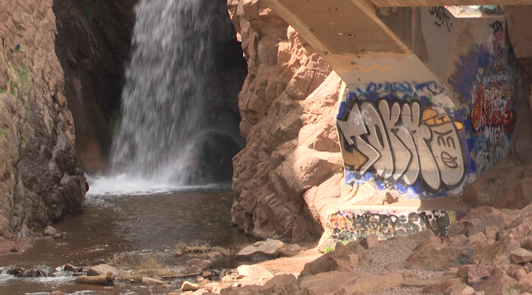 Detail Graffiti Falls Colorado Springs Nomer 24