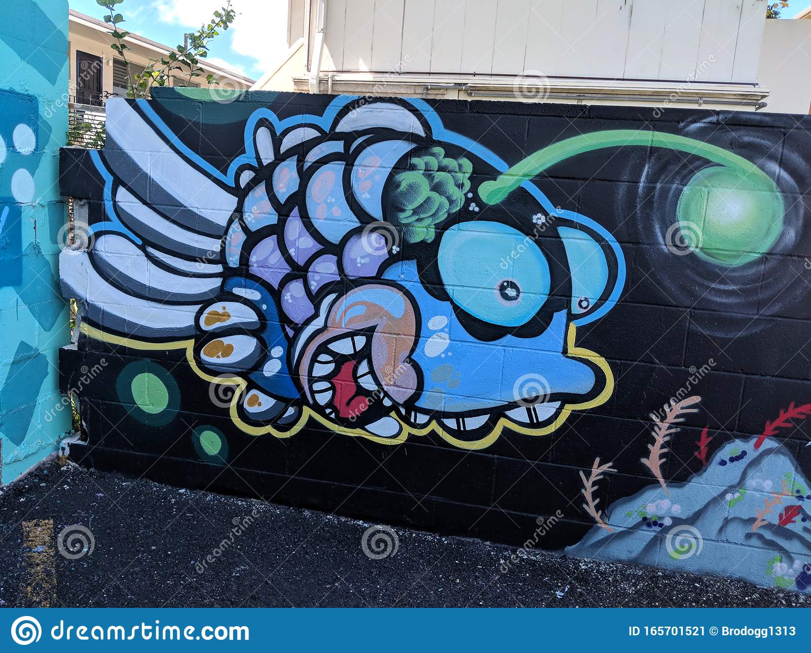 Detail Graffiti Fish Nomer 10