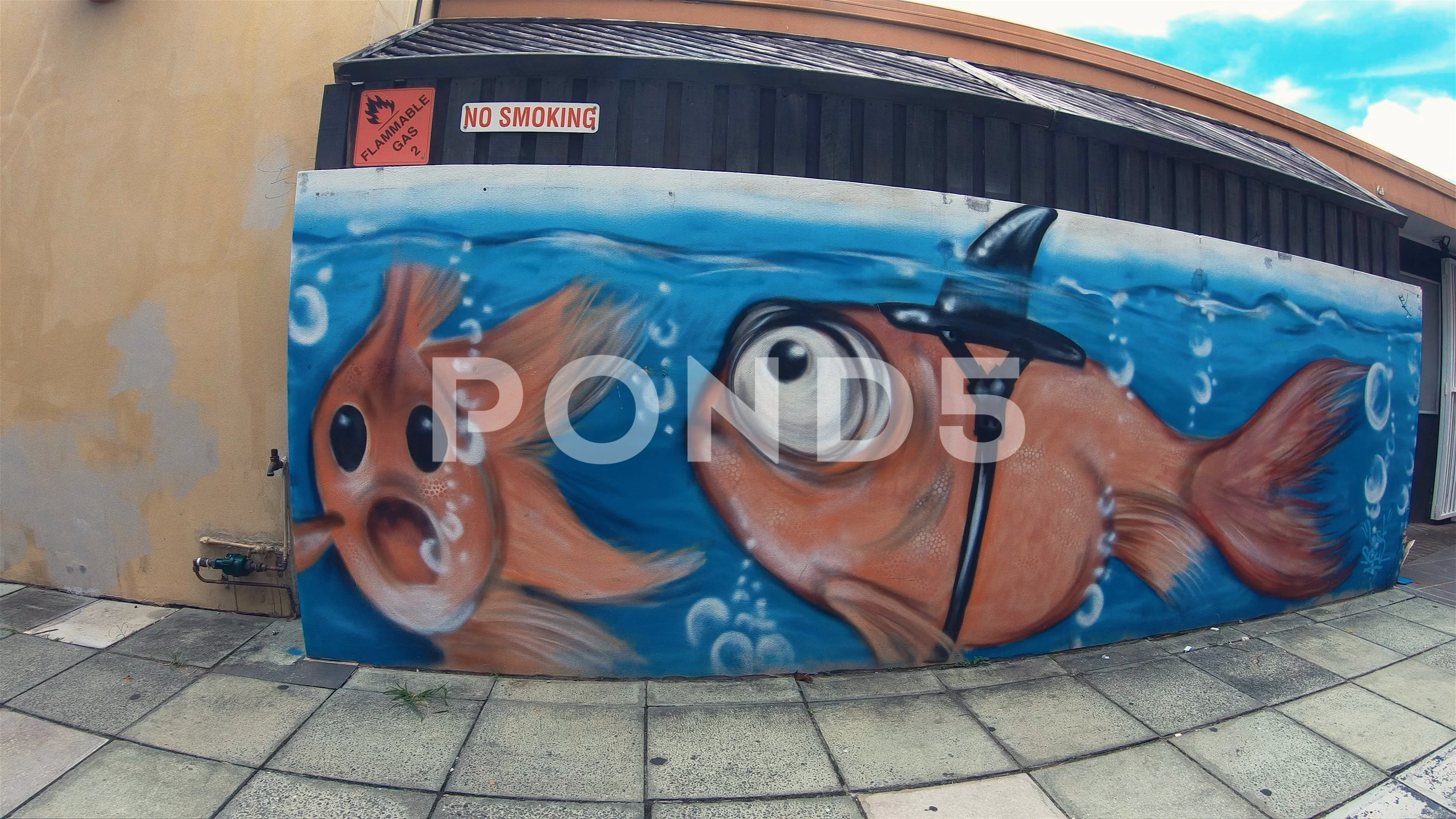 Detail Graffiti Fish Nomer 39