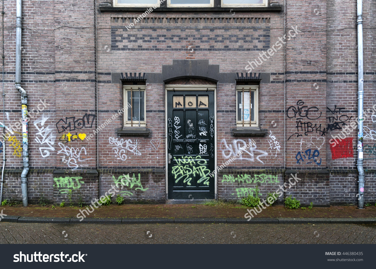 Detail Graffiti For A House Gate Nomer 19