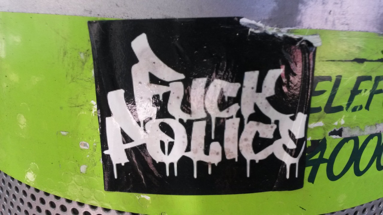 Detail Graffiti Fuck The Police Nomer 17