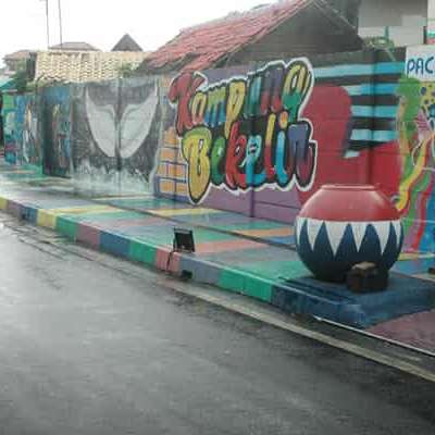 Detail Graffiti Gedung Kota Nomer 28