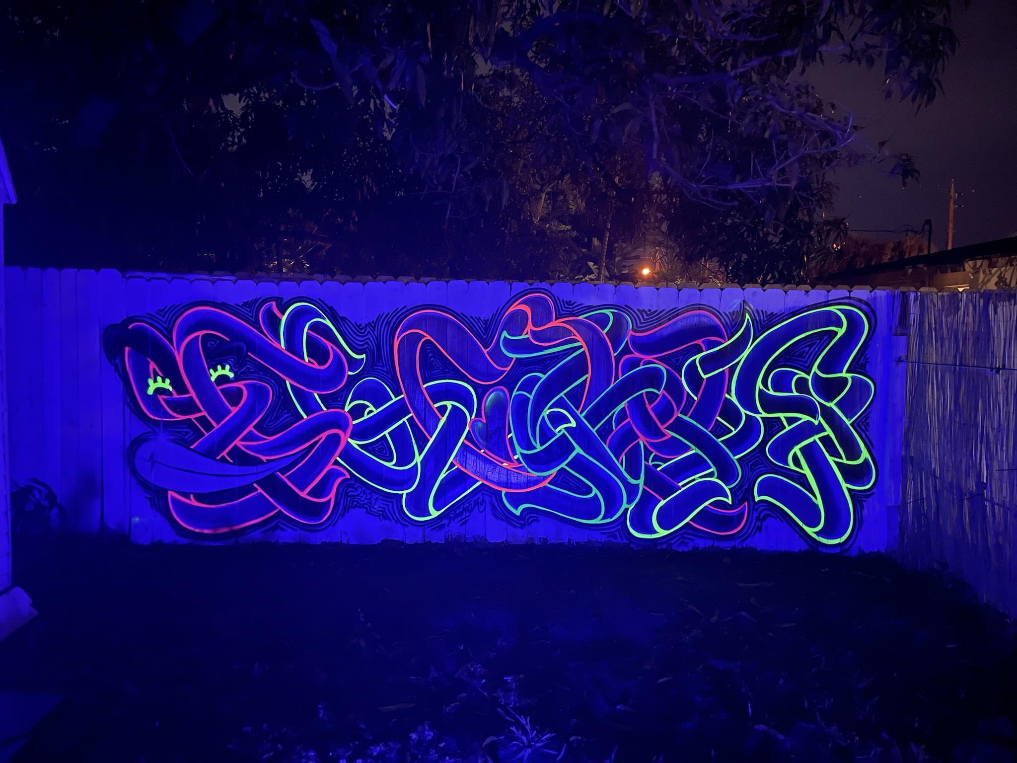 Detail Graffiti Glow Nomer 29